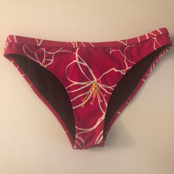 CUPSHE Red Bikini 👙 - Picture 11 of 14